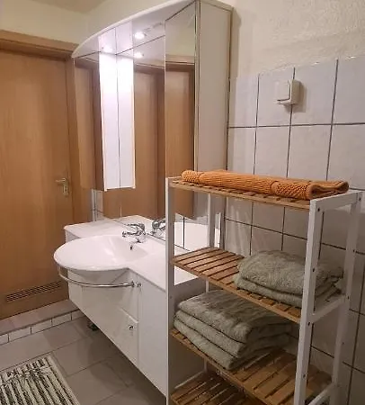 Aaron Inkl Bettwaesche Handtuecher Endreinigung