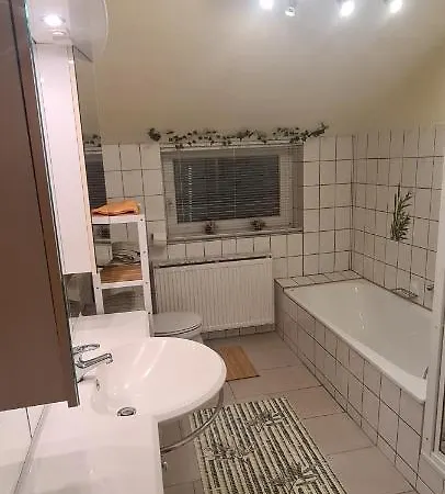 Aaron Inkl Bettwäsche Handtücher Endreinigung *