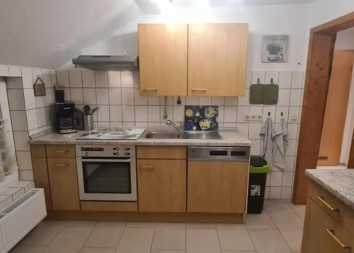 Aaron Inkl Bettwaesche Handtuecher Endreinigung 度假居 *